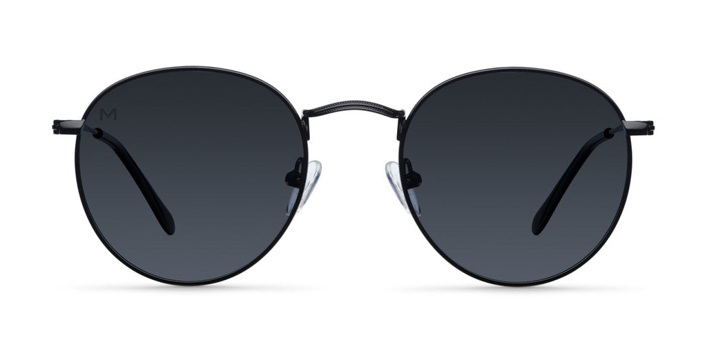 Yster All Black